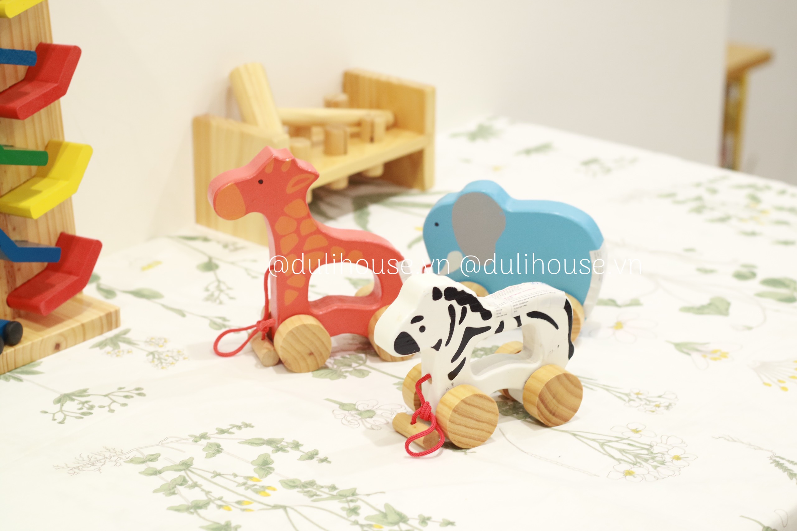 Con vật bằng Gỗ có bánh Xe và dây kéo - Kích thích khả năng nhận biết thế giới quan - Phát triển khả năng vận động sớm cho bé - Sản xuất tại Việt Nam