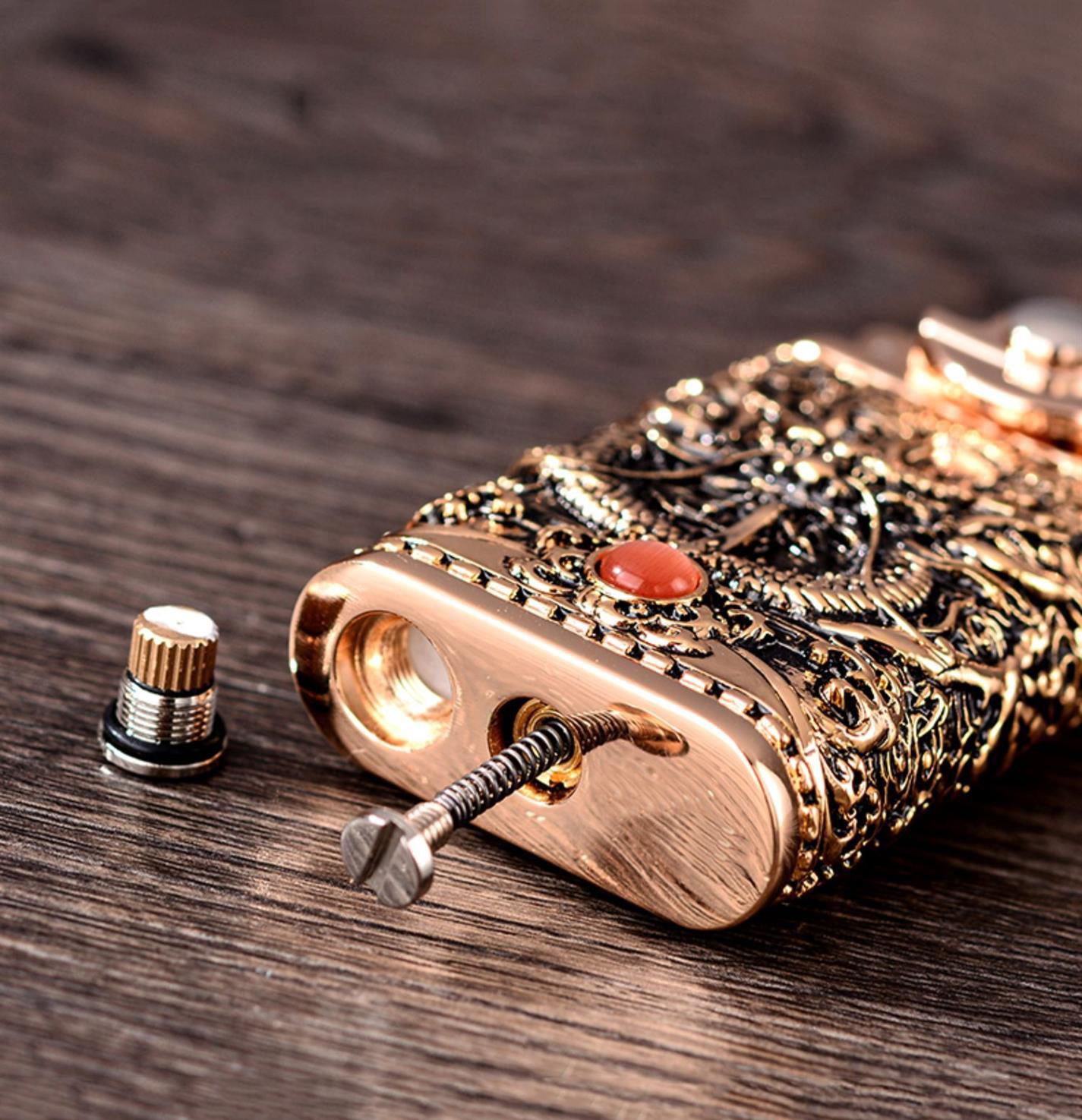 Vỏ Hột Quẹt Bật Lửa Xăng Đá Chief CF018-50 Khắc Hoa Văn Họa Tiết 3D Nổi, Đánh Đá Nhân Tạo Cao Cấp Đẹp Độc Lạ ( Màu Ngẫu Nhiên)