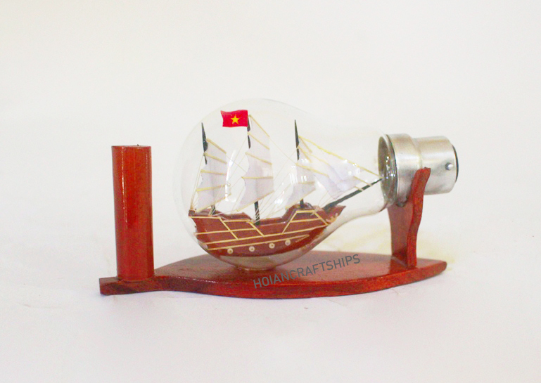 Mô hình thuyền trong bóng đèn (thuyền Hạ long trắng)