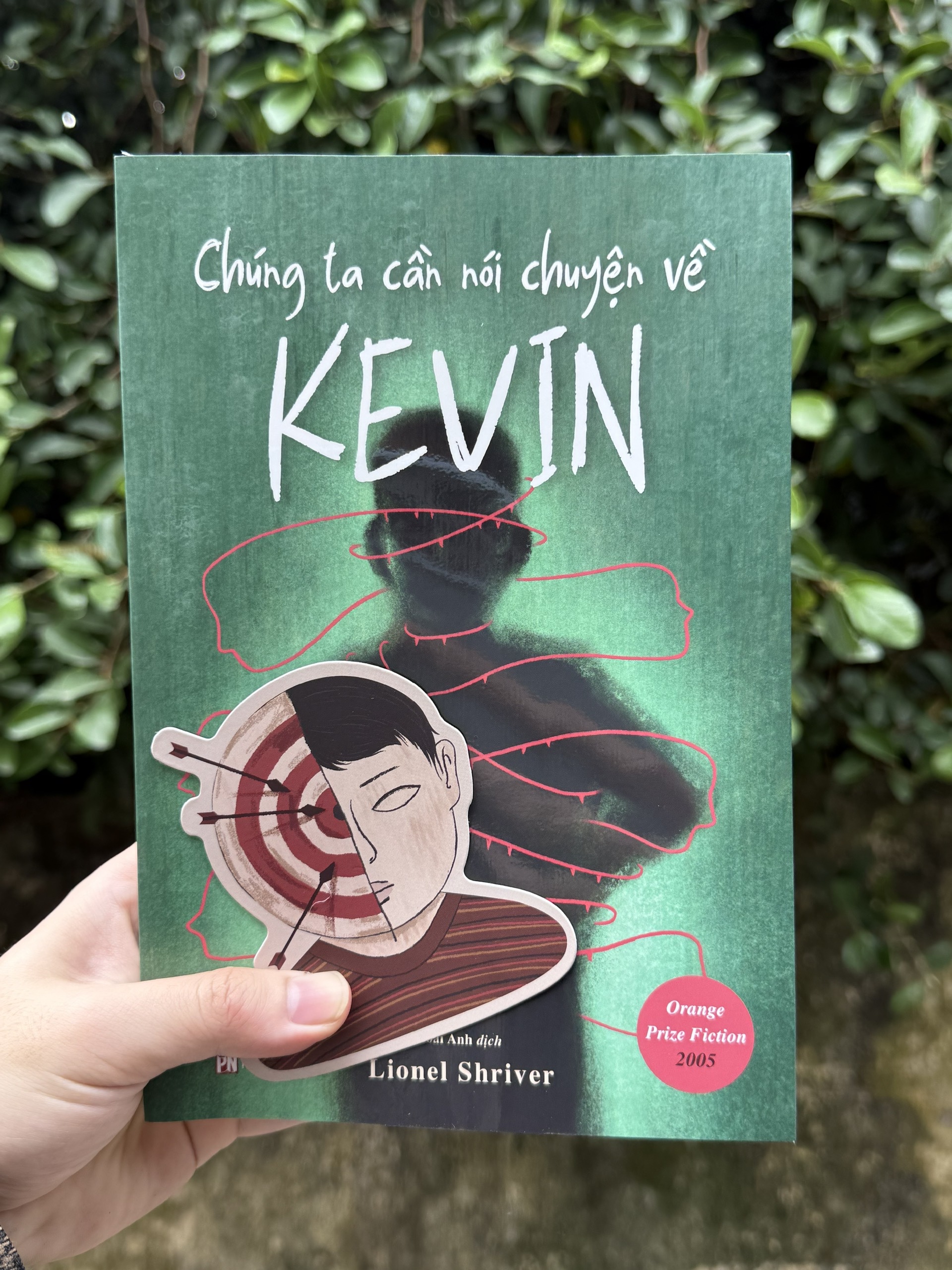 Sách Chúng Ta Cần Nói Chuyện Về Kevin - ảnh 2