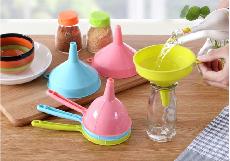 Phễu Nhựa Nhiều Màu Sắc - Giao Ngẫu Nhiên - Loại Tốt
