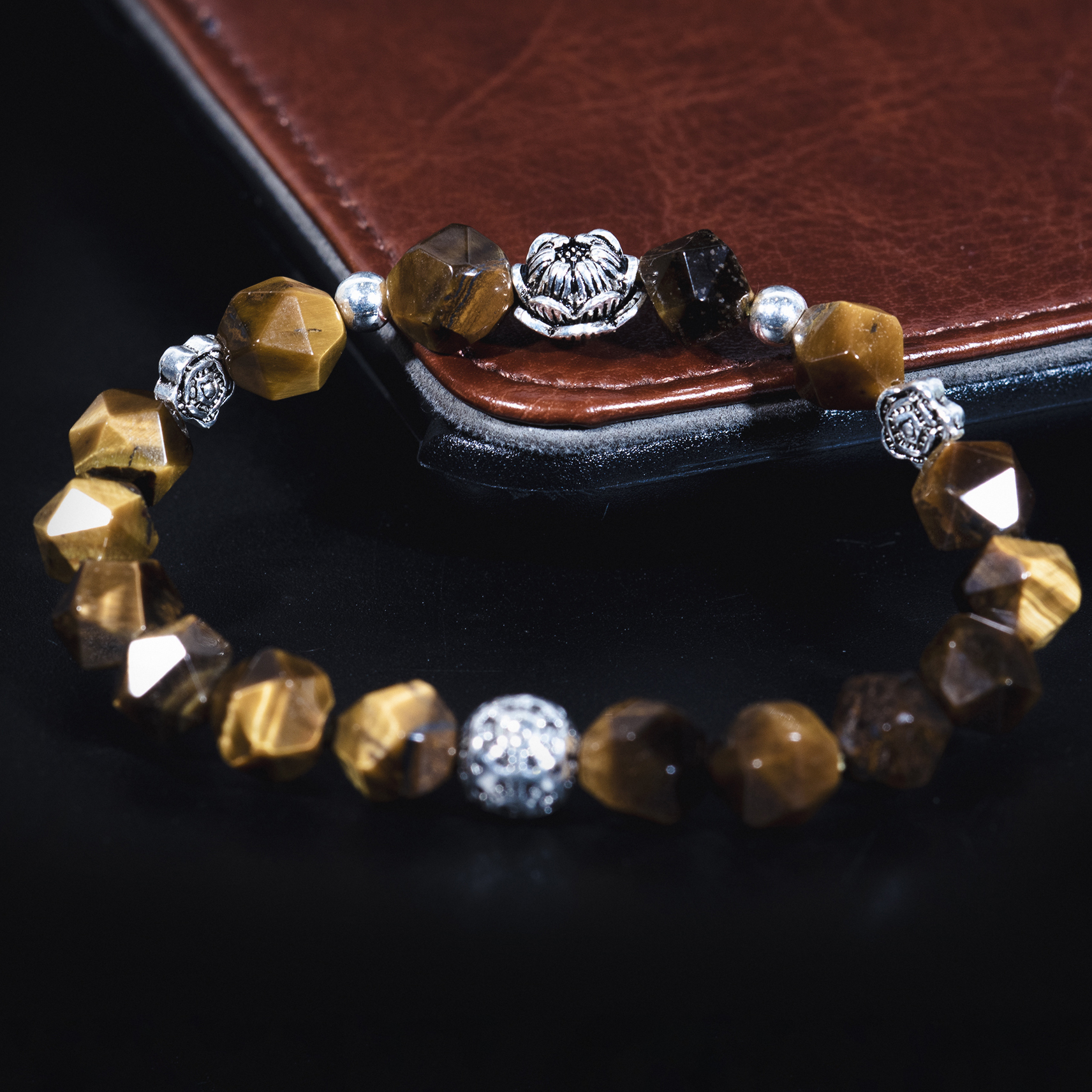 Vòng tay phong thủy nữ đá mắt hổ vàng kiểu mài đa giác độc đáo phối charm hoa sen bạc thái 925 mệnh Thổ, Kim - BTIGPS1 | VietGemstones