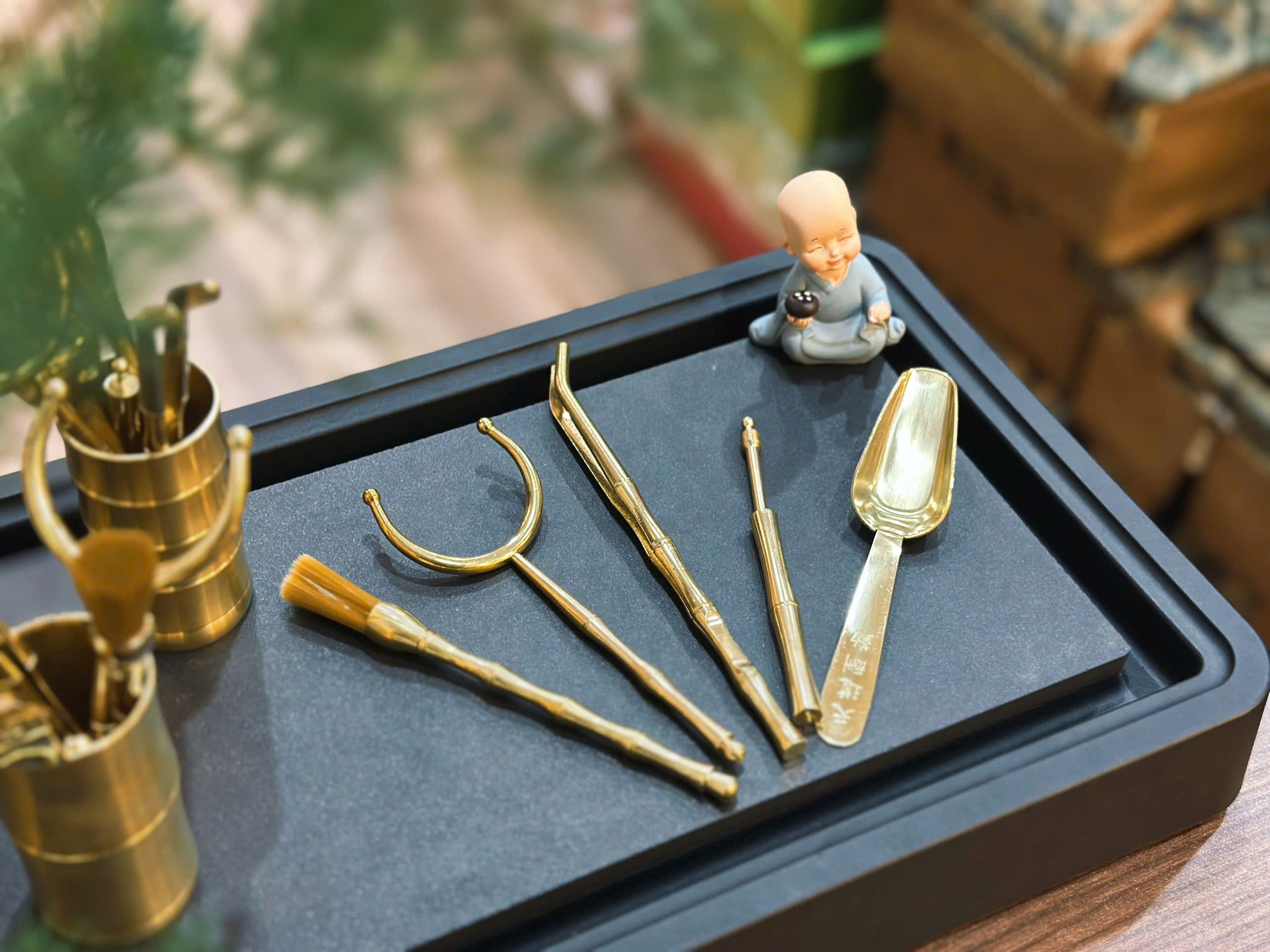 BỘ TRÀ CỤ BÀN TRÀ BẰNG ĐỒNG DÁNG TRE - 5 CHI TIẾT - BỀN BỈ - SANG TRỌNG