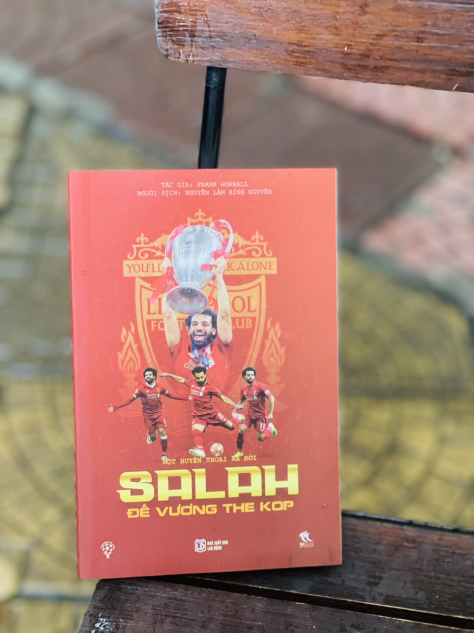SALAH MỘT HUYỀN THOẠI RA ĐỜI – ĐẾ VƯƠNG THE KOP - Frank Worrall – Thbooks – bìa mềm