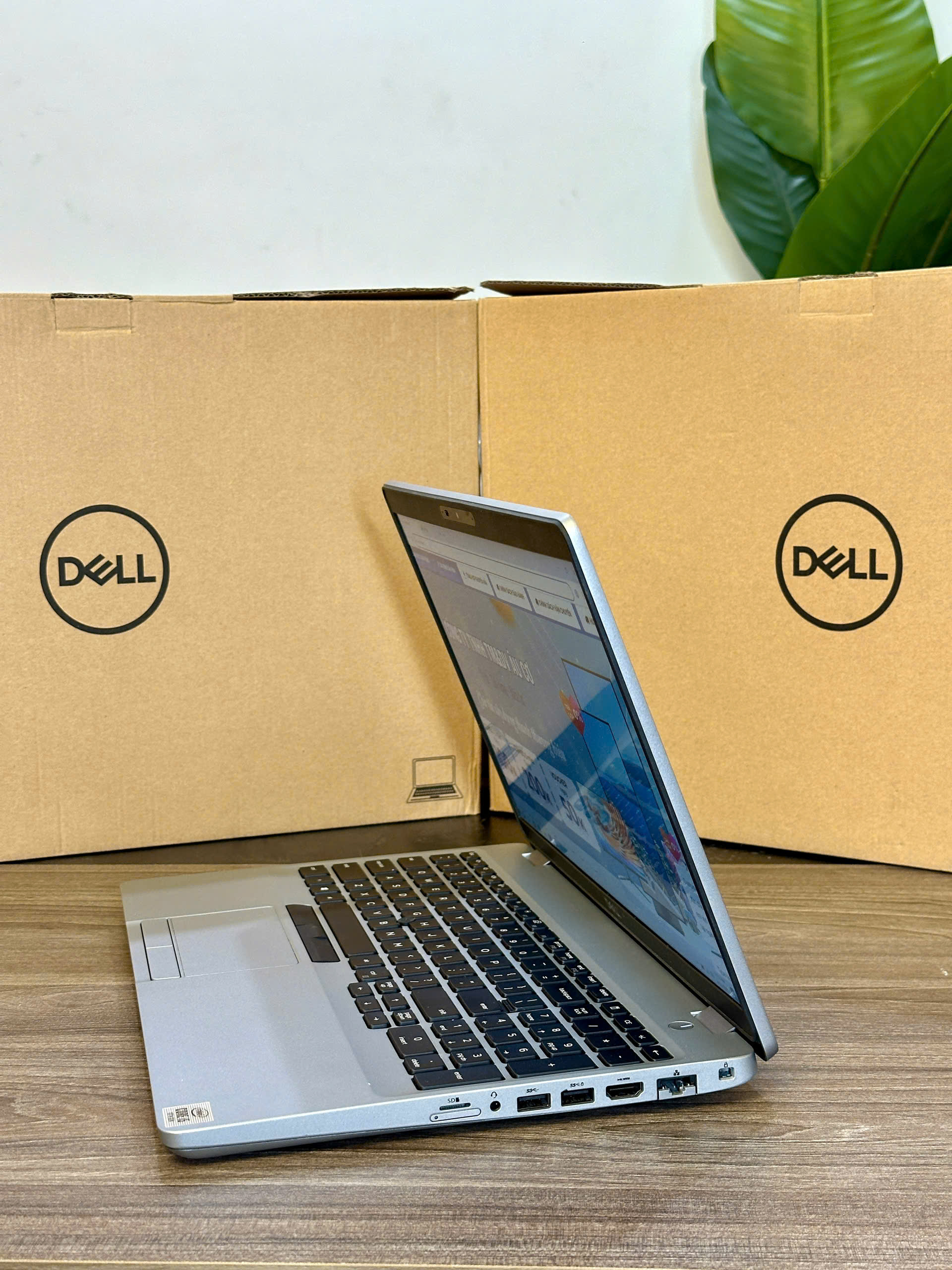 Dell Latitude 5510 Core i5-10310U Ram 16GB SSD 256GB 15.6 inch FHD - Hàng Chính hãng