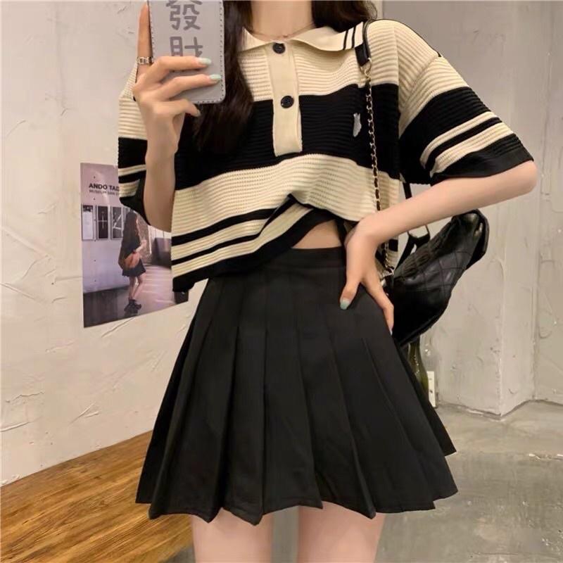 Áo len nữ cộc tay cổ bẻ dáng ngắn suông phối màu kẻ logo thêu trước ngực