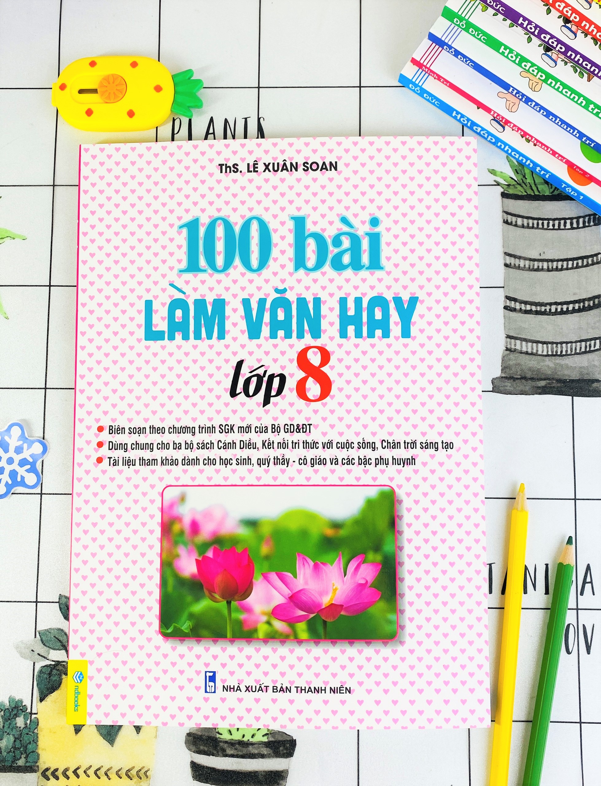 Sách - 100 Bài Làm Văn Hay Lớp 8 - Biên soạn theo chương trình GDPT mới - ndbooks