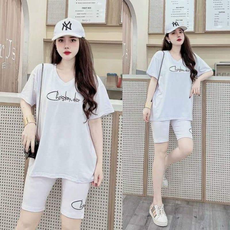 Bộ đồ lửng form rộng cổ tim thêu chữ