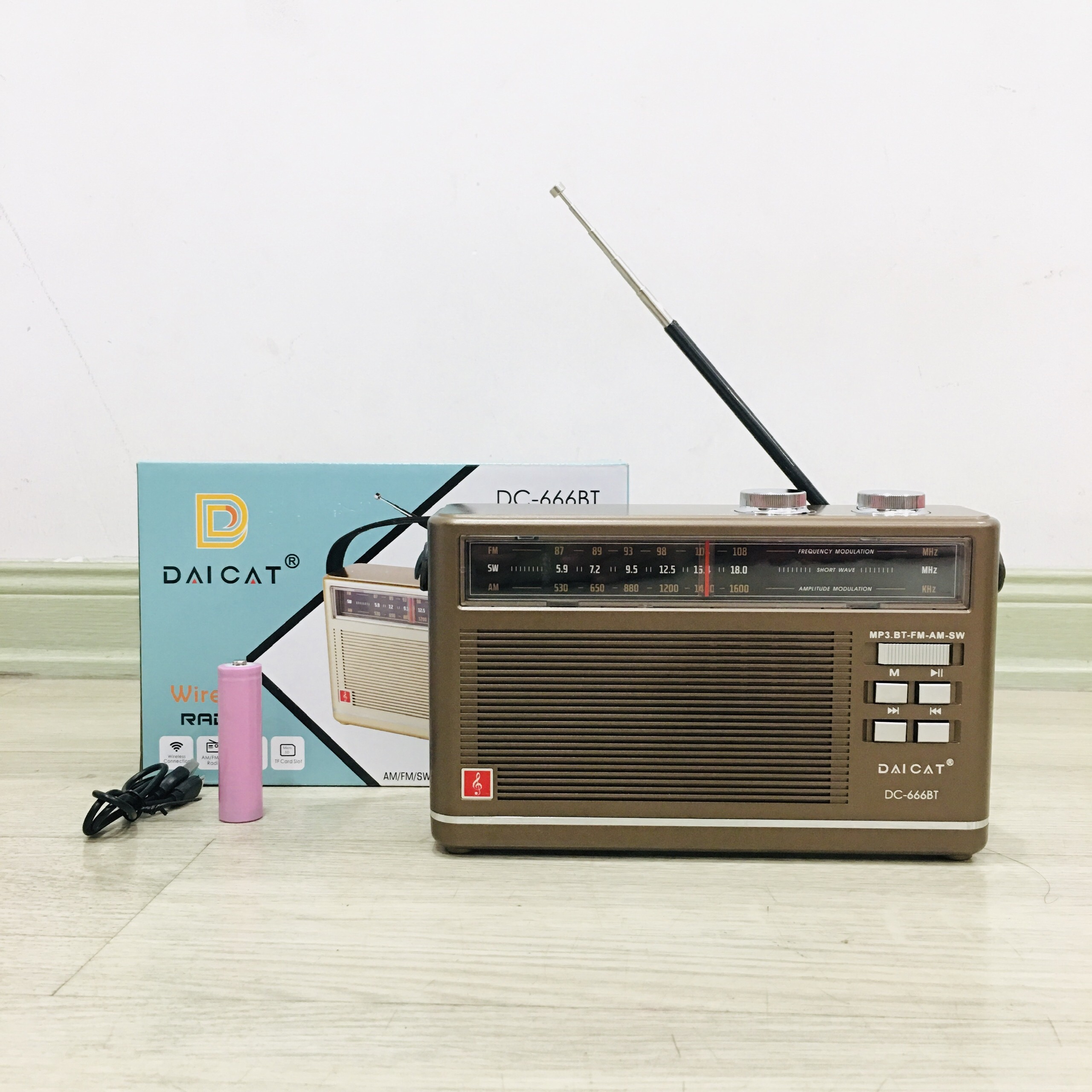 ĐÀI FM Radio DC-666BT- Bluetooth Đa Chức Năng Hỗ trợ thẻ nhớ và Usb mẫu mới Cho người thân yêu-Hàng Chính Hãng