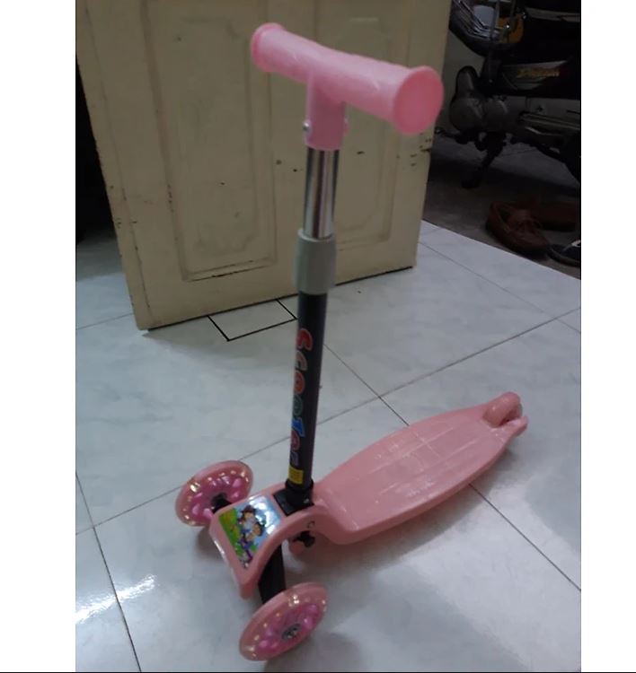 Xe Trượt Scooter 3 Bánh Phát Sáng Cho Bé Bằng Nhựa - Kiểu mới