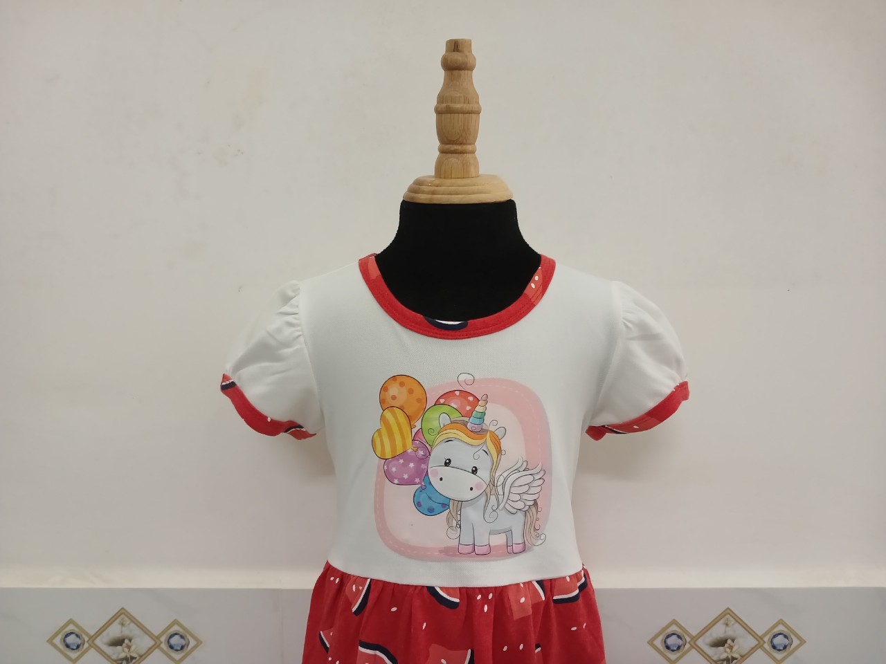 ĐẦM BÉ GÁI IN PONY TÙNG XÒE PHỐI TRẮNG - HV DƯA HẤU
