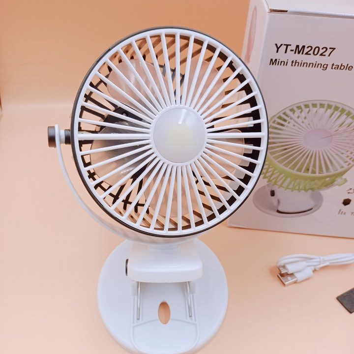 Quạt Tích Điện Mini Kẹp Bàn Cực Mát Xoay 720 Độ Chắc Chắn Tiện Lợi