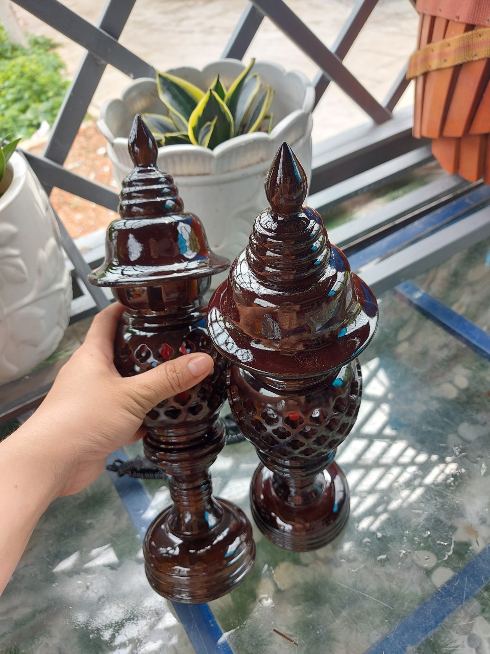 Cặp đèn thờ gỗ cao 48cm