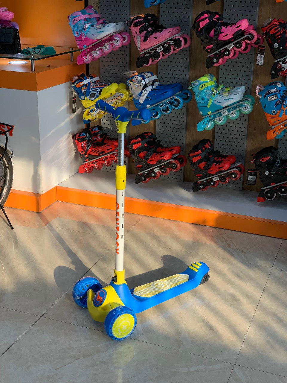 Xe trượt scooter trẻ em Centosy 760, có 2 màu cho bé