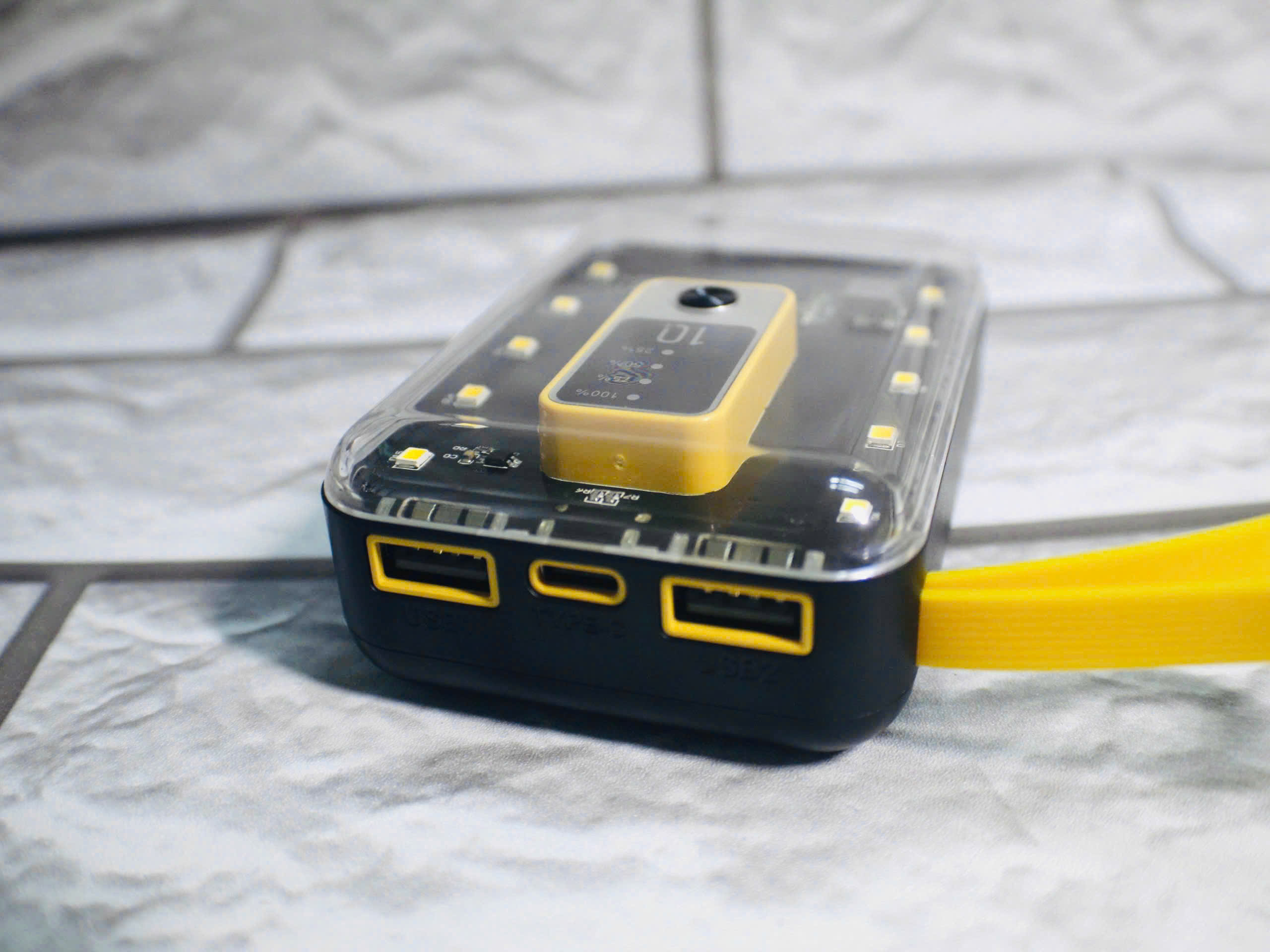 Pin Sạc Dự Phòng Trong Suốt Linrui LR016 Chuẩn 10000mAh Nhỏ Gọn, Đèn LED - Hàng Chính Hãng