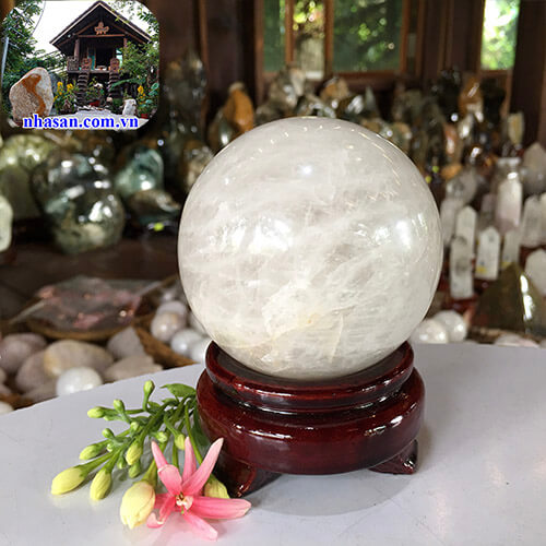 Quả cầu phong thủy đá thạch anh trắng tự nhiên trang trí cầu tài QC824 nặng 700gr đường kính 8cm  – Vật phẩm phong thủy tài lộc, may mắn và bình an