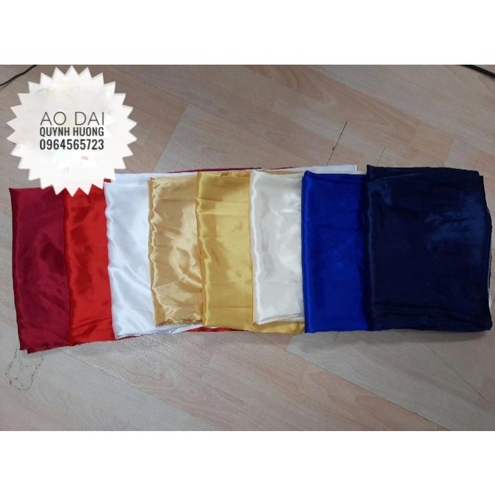 Áo dài cặp vàng nhạt kết họa tiết công pha lê full thân cực đẹp