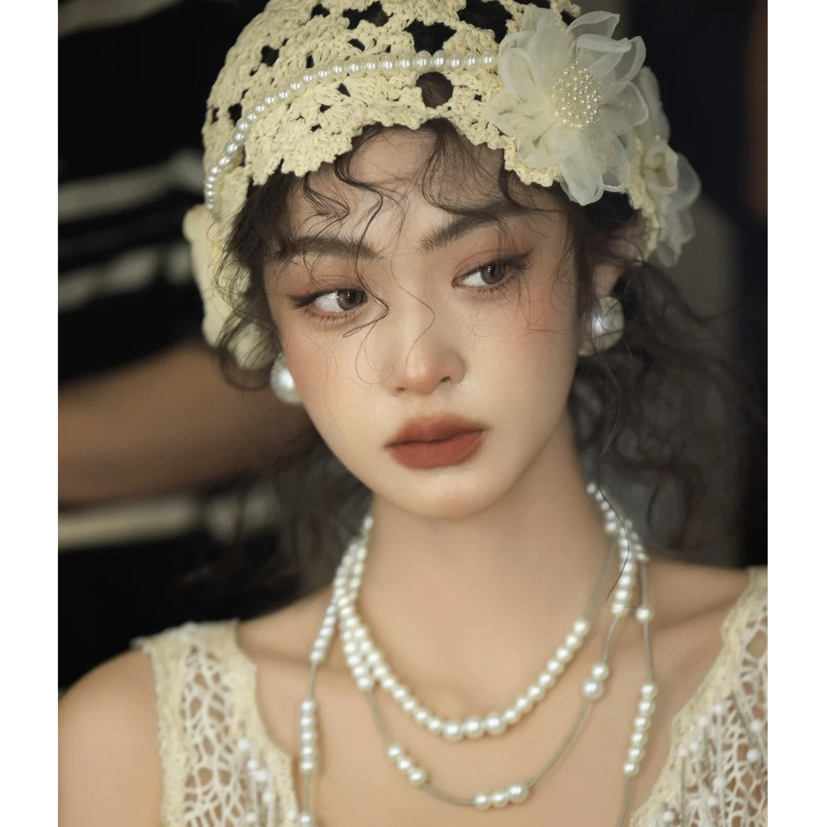 Mũ cô dâu họa tiết đan len thủ công đính hoa voan, phối dây ngọc thanh lịch, mũ trùm đầu cô dâu chụp ảnh