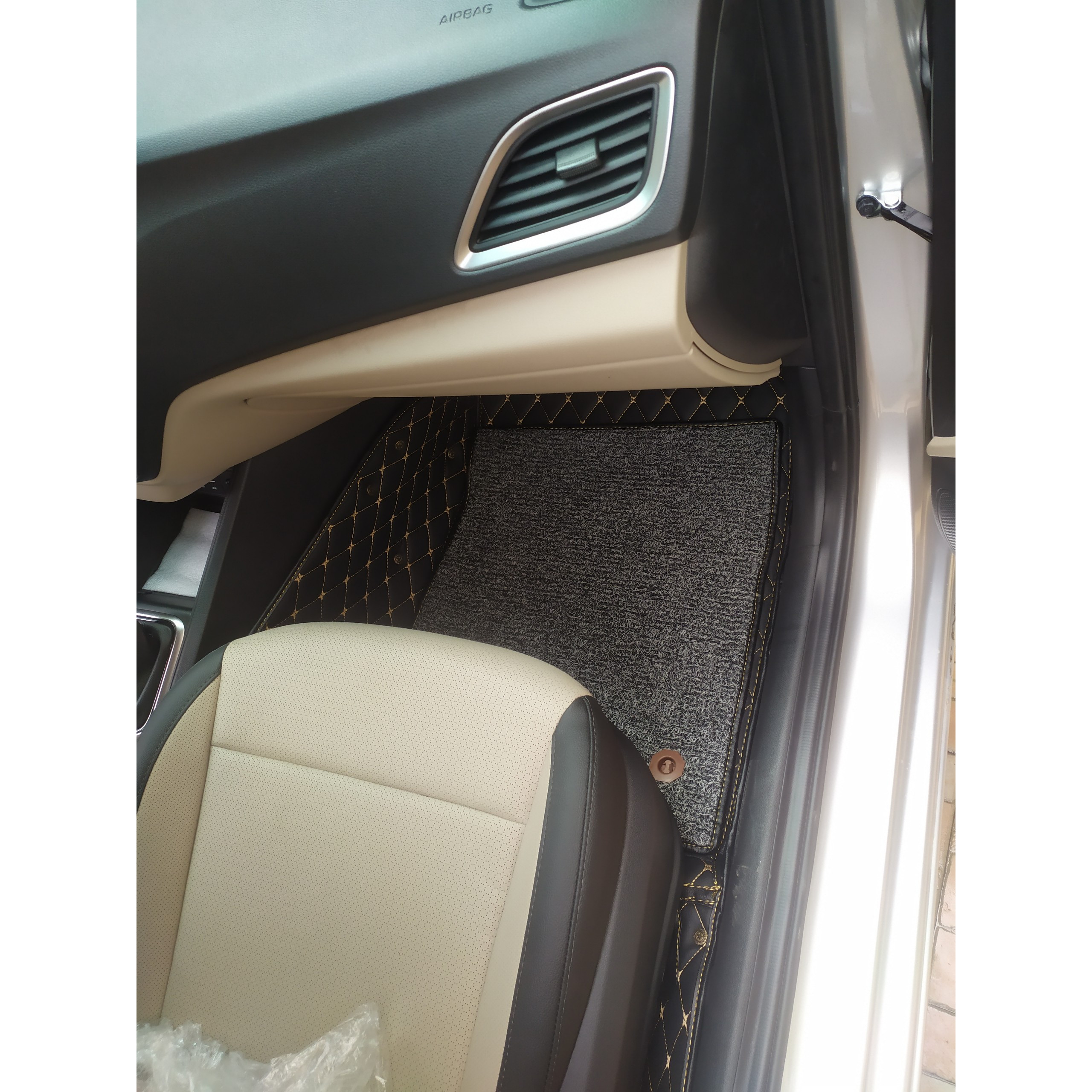 Thảm sàn ô tô 6D dành cho xe Huyndai accent 2020 da Thường màu T1.3 + R3 hình ảnh thật chụp bằng điện thoại không chỉnh sửa có video hướng dẫn lắp đặt tại nhà