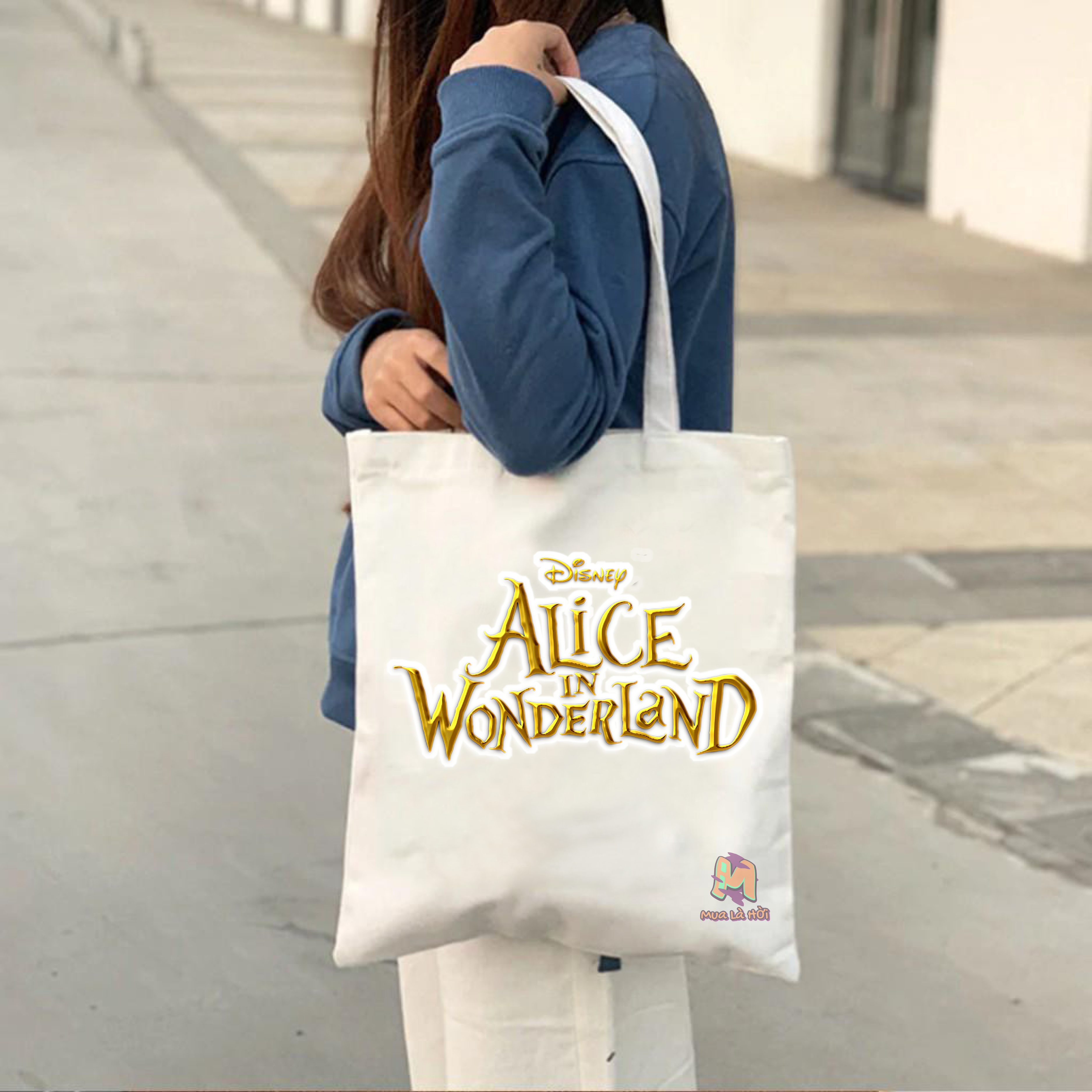 Túi Tote in hình chủ đề Alice in the Wonderland
