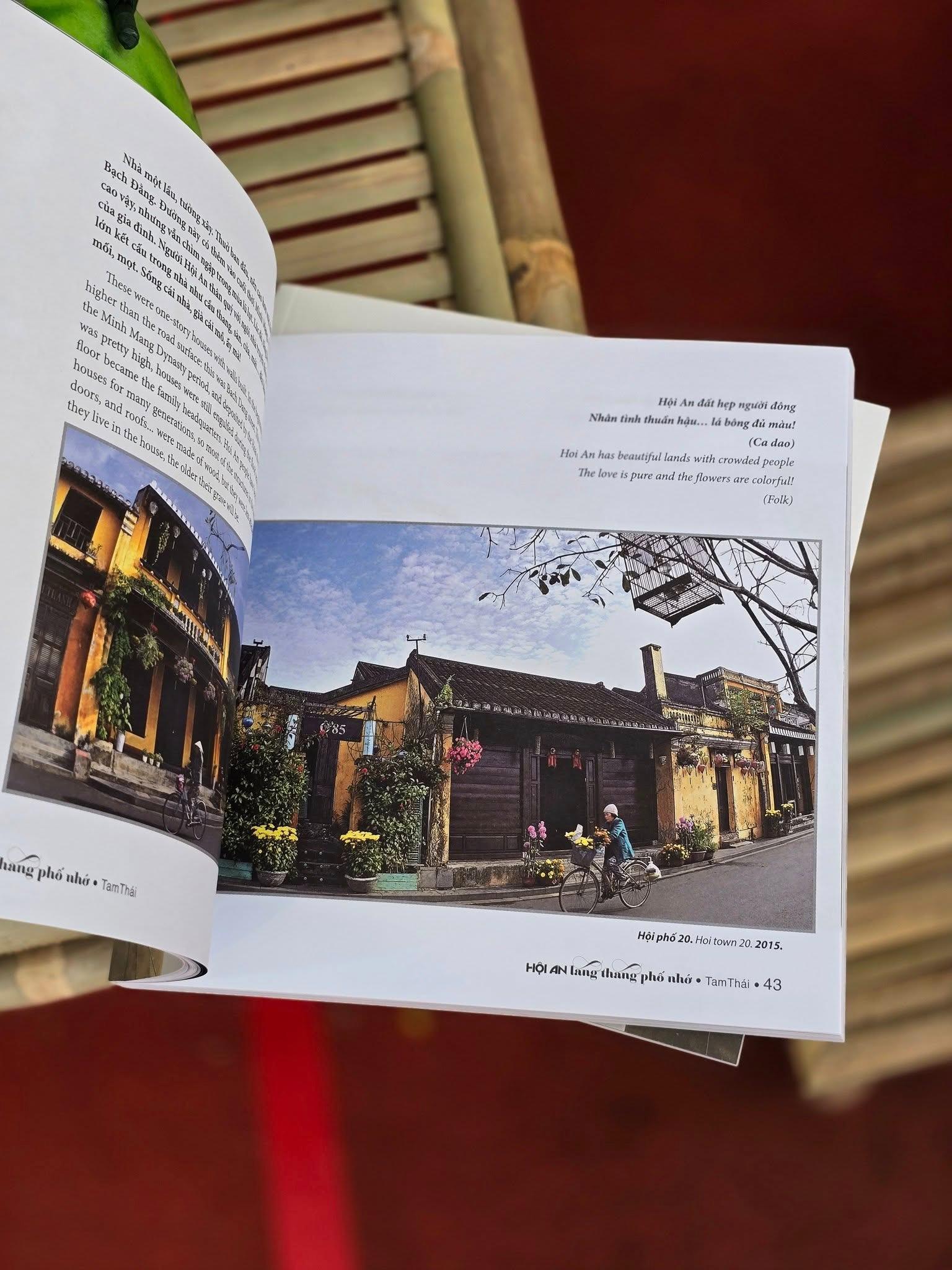 Sách - Hội An Lang Thang Phố Nhớ-Hình Ảnh Và Ký Ức - HoiAn Wandering Through The Town Of Memories-Art Photos And Memory Notes