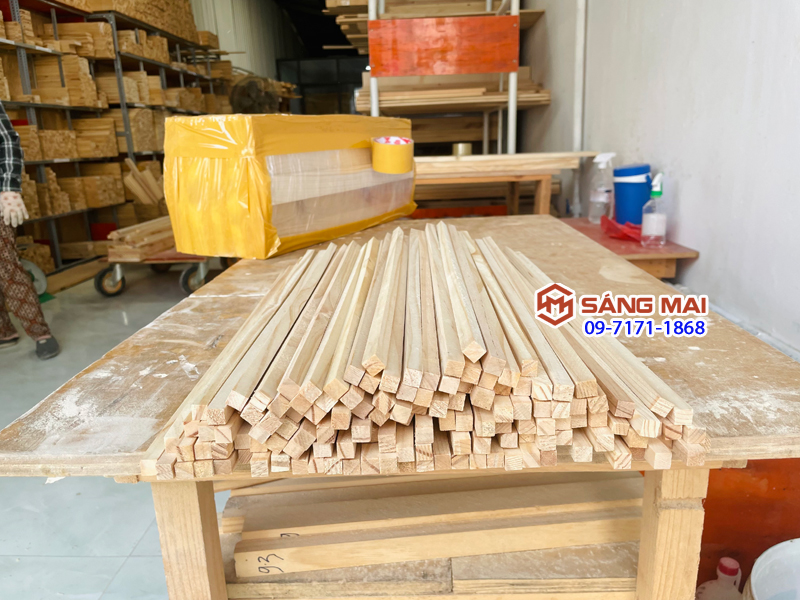 Thanh gỗ thông vuông 1cm x 1cm x dài 50cm + bào láng 4 mặt