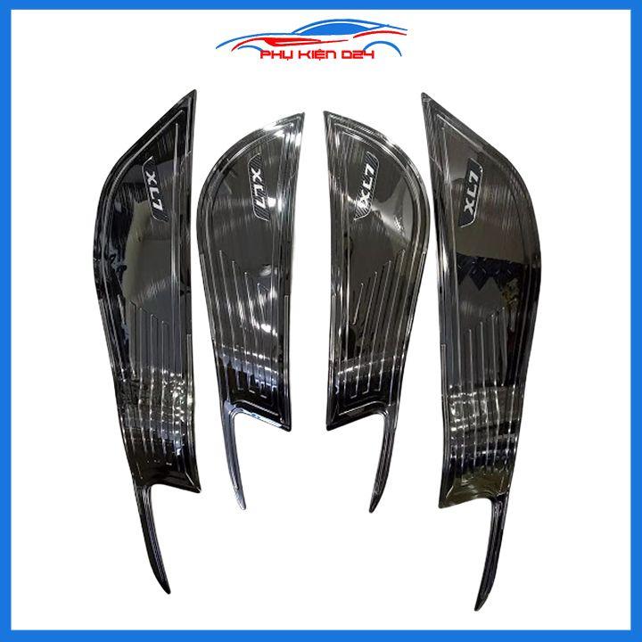 Ốp tapli Suzuki XL7 2020-2021-2022 vân titan chống xước va đập khi mở cửa và làm đẹp xe