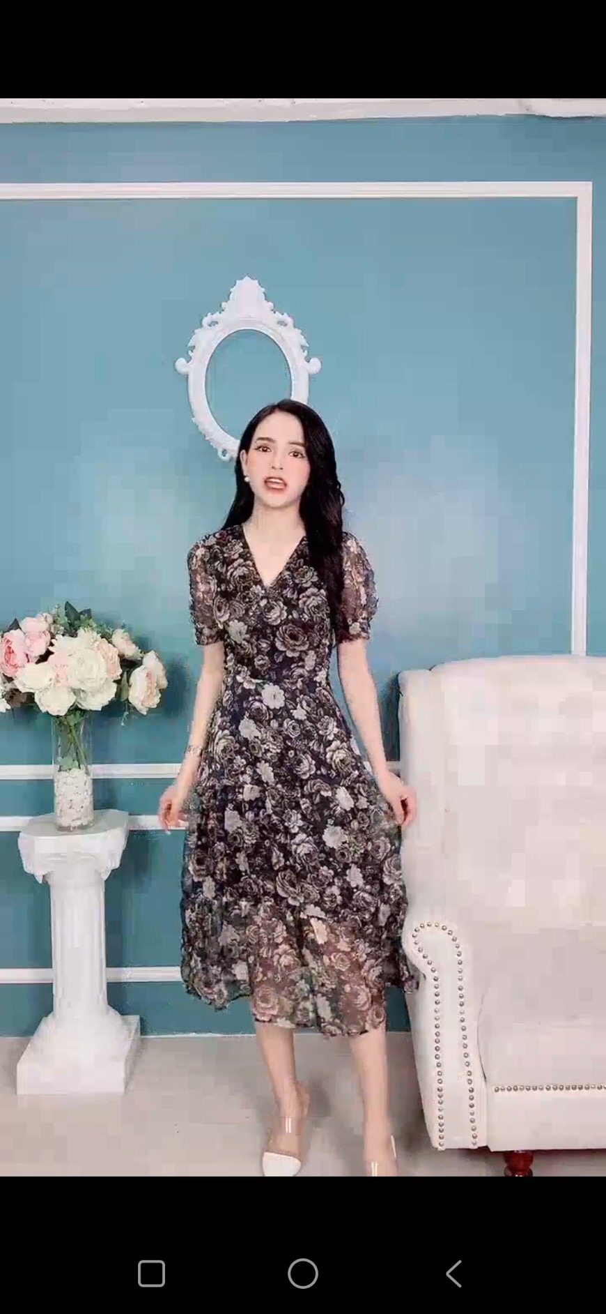 Đầm hoa nhí cổ V