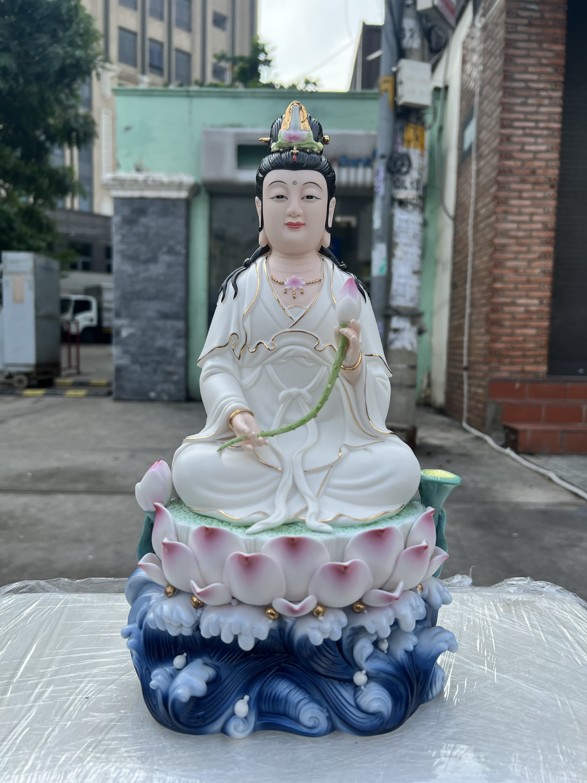 Tượng Đại Thế Chí cao cấp bằng sứ đế xanh cao 32cm
