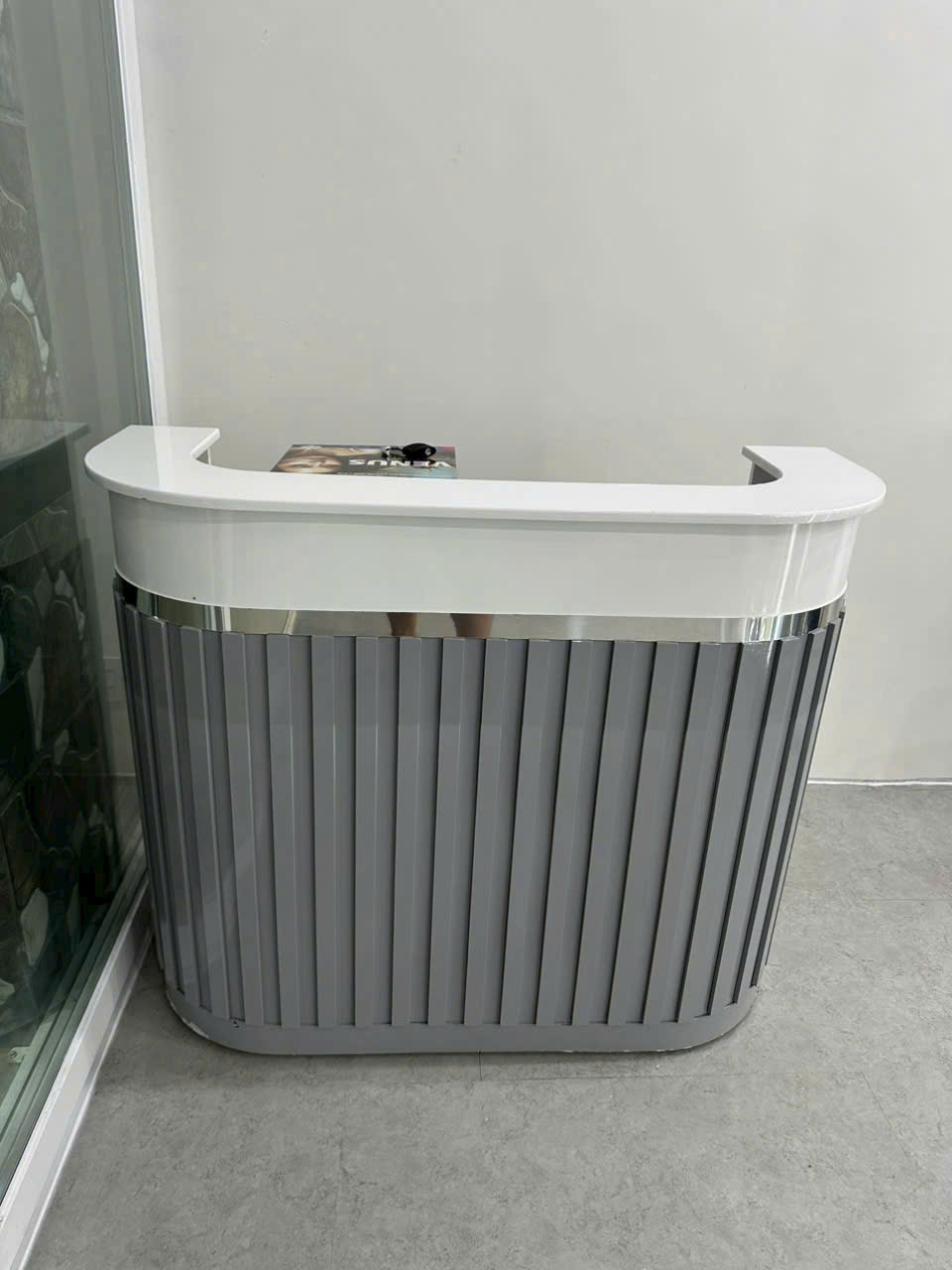 Quầy thu ngân tiệm nail, tóc, spa, shop ngang 1m2 x cao 1m1