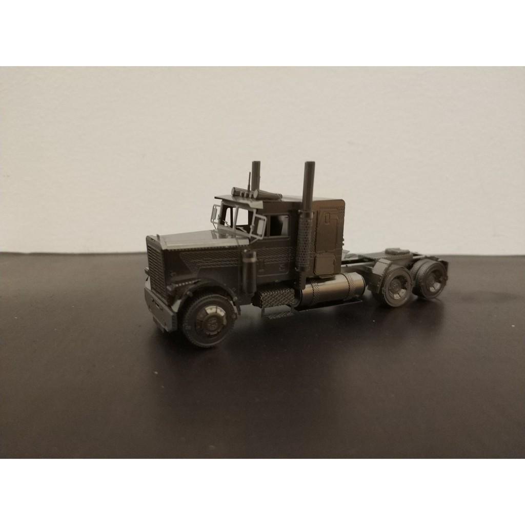 Mô Hình Lắp Ráp 3d Xe đầu kéo Freightliner FLC