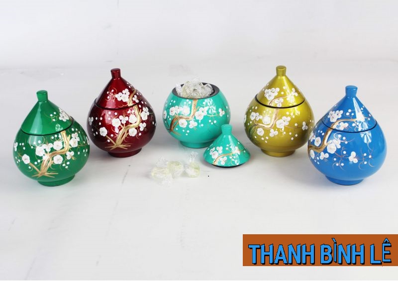 Hủ mận sơn mài họa tiết phong phú