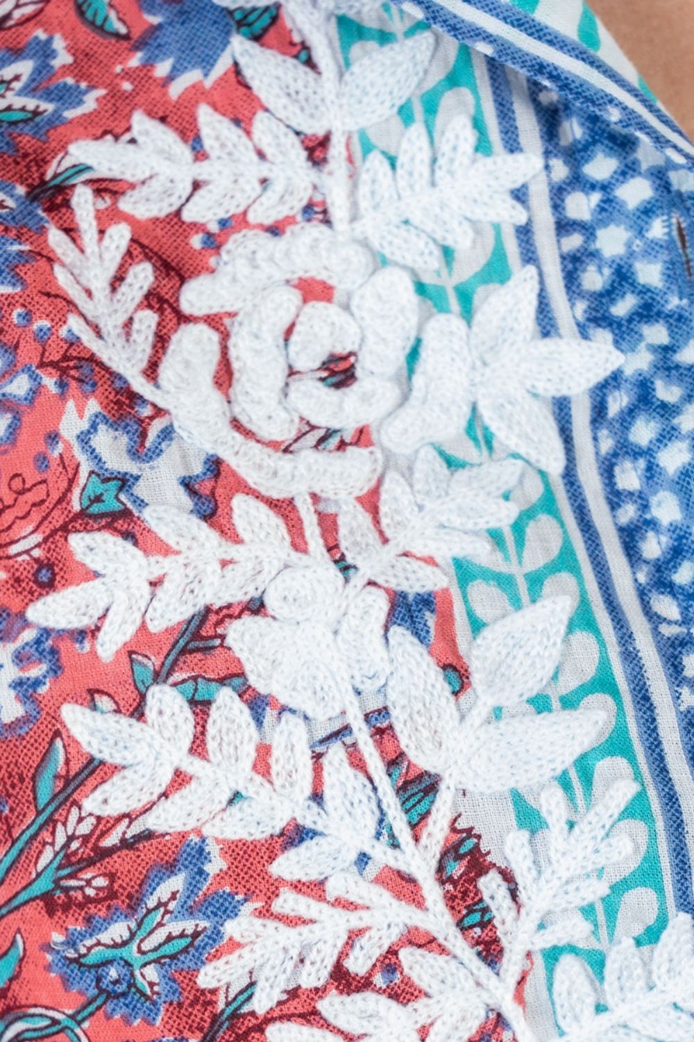 Áo Boho Hoa Nổi Cotton Isla Bonita