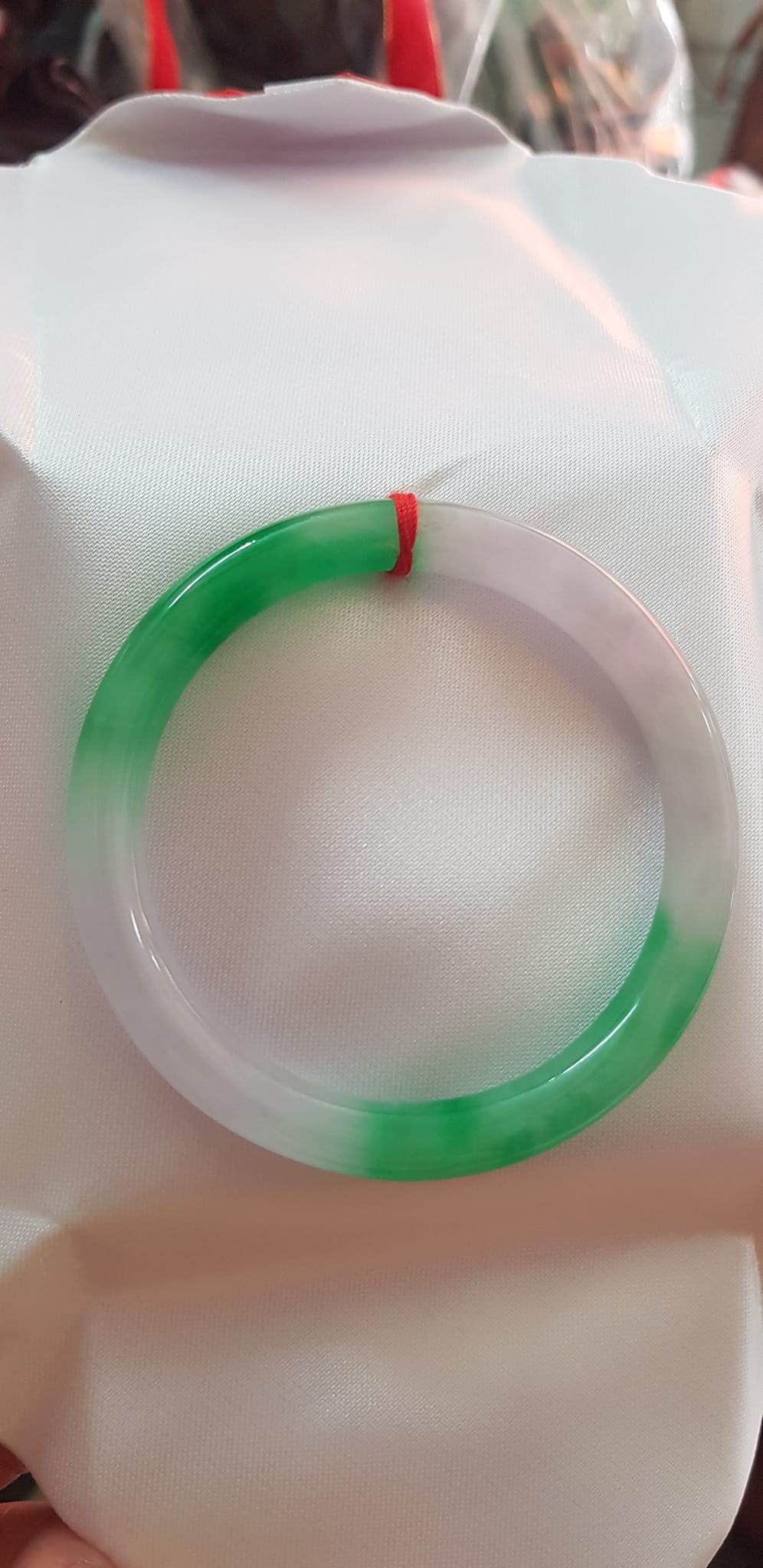 Vòng Cẩm Thạch mới TR Lý 54 mm x cọng 7,2mm Màu Xanh lý trắng đan xen đều vòng đẹp Nữ 52kg - 57kg đeo đẹp món quà tặng chính mình và người thân đeo đẹp ạ