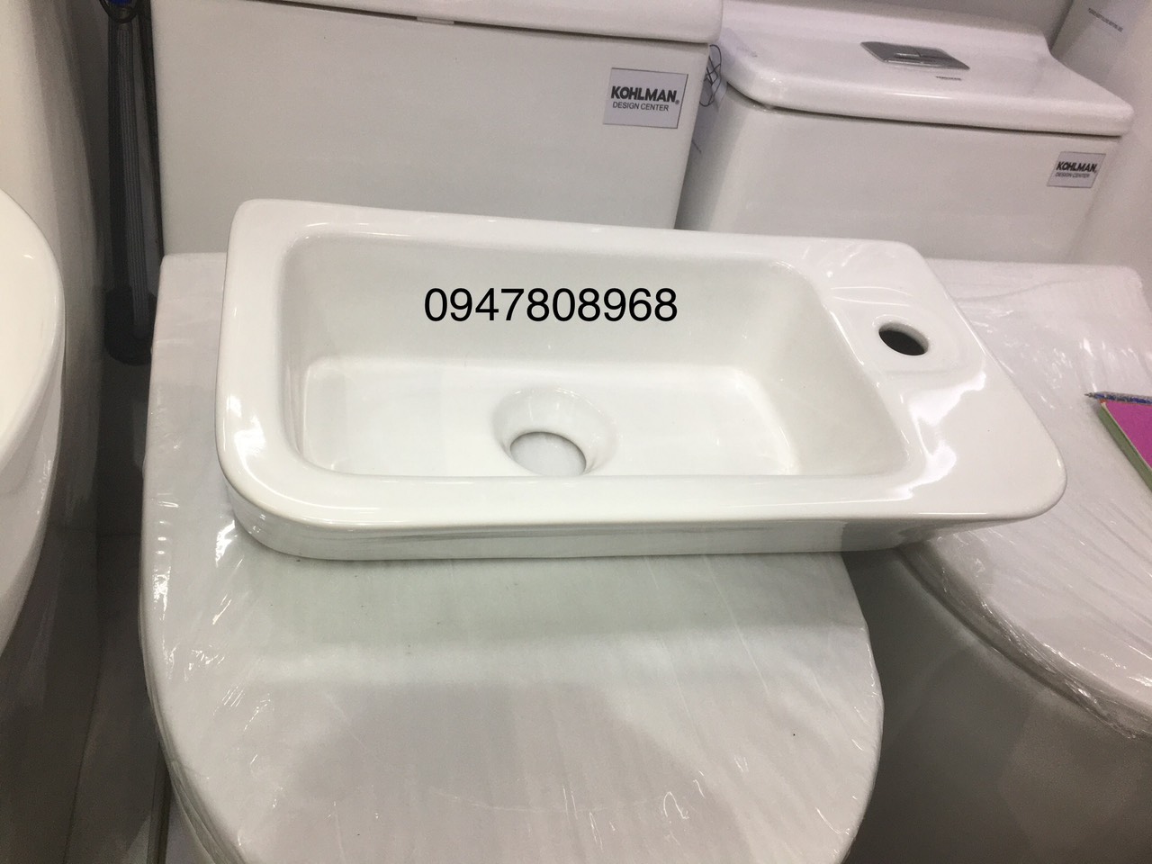 Chậu lavabo, chậu rửa mặt treo tường mini giá hạt rẻ.