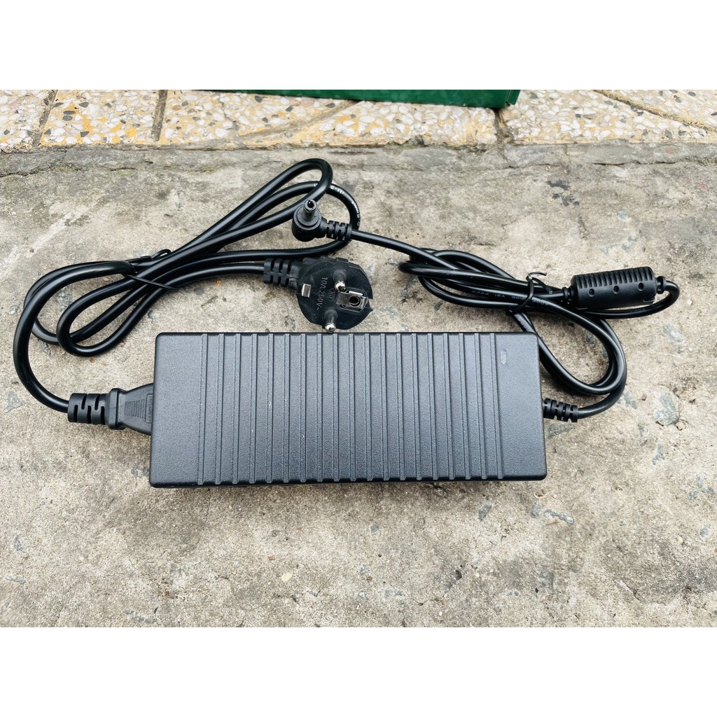 Nguồn ADAPTER 12V 10A dùng cho bơm mini, đèn led, camera. Cho dòng điện ổn định. Bảo hành 6 tháng