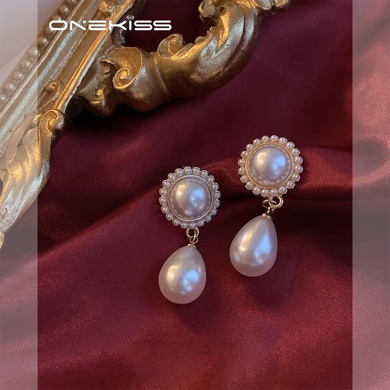 Hoa tai đính hạt cổ điển - Arora boutique