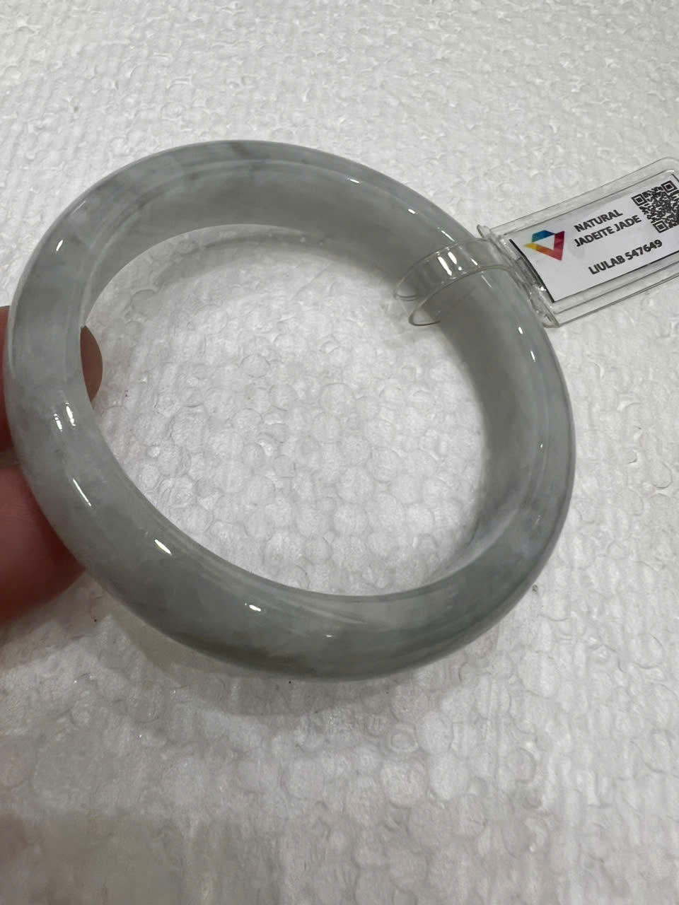 Vòng Cẩm Thạch Tự Nhiên Bản Hẹ Type A Ni 55mm Cao 12mm Dầy 8mm Kiểm Định Liulab 547649 Màu Trắng Bông Bông bóng sang đẹp xinh xắn các Chị mệnh Kim mệnh Thủy 53kg - 58kg đeo tay sang sịn ạ