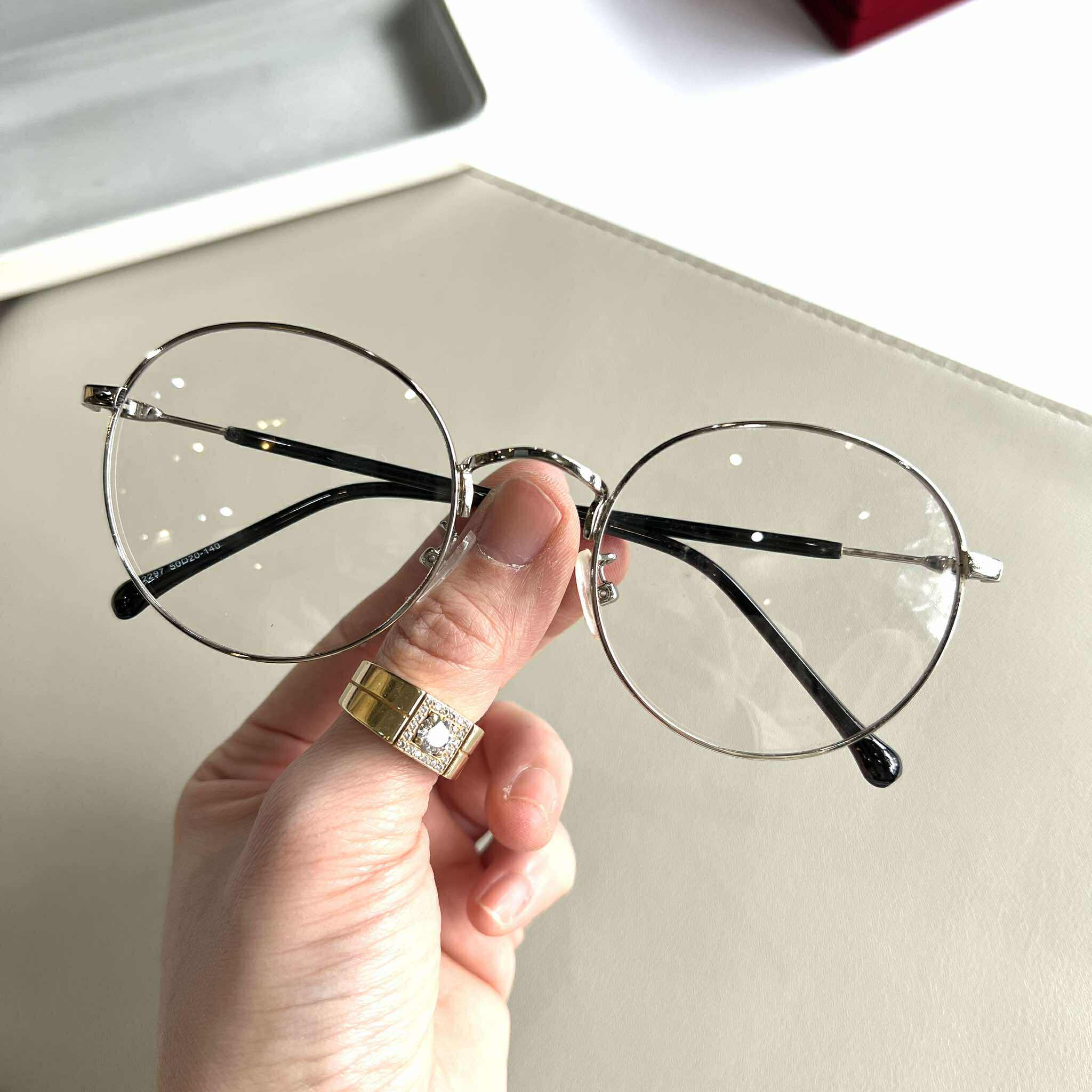 Kinh mắt thời trang dáng tròn xoe xinh cho nam nữ