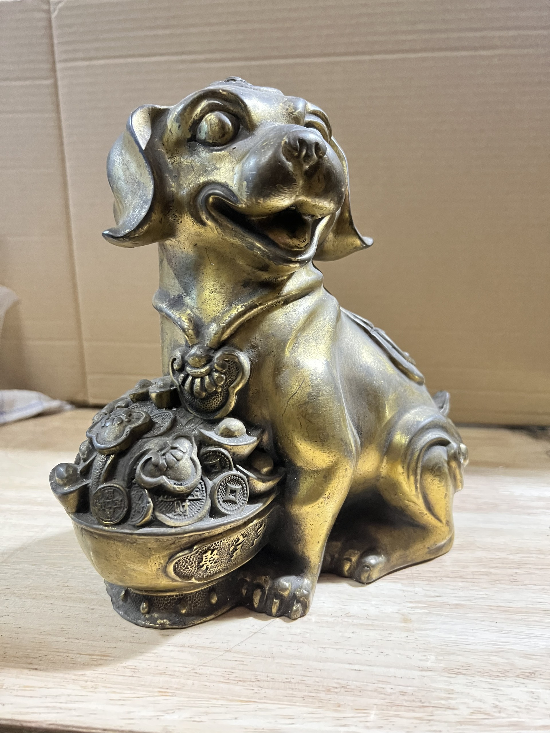 Tượng Chó Phong Thủy Cầu Tài Lộc màu giả cổ bằng Đồng - cao 21cm