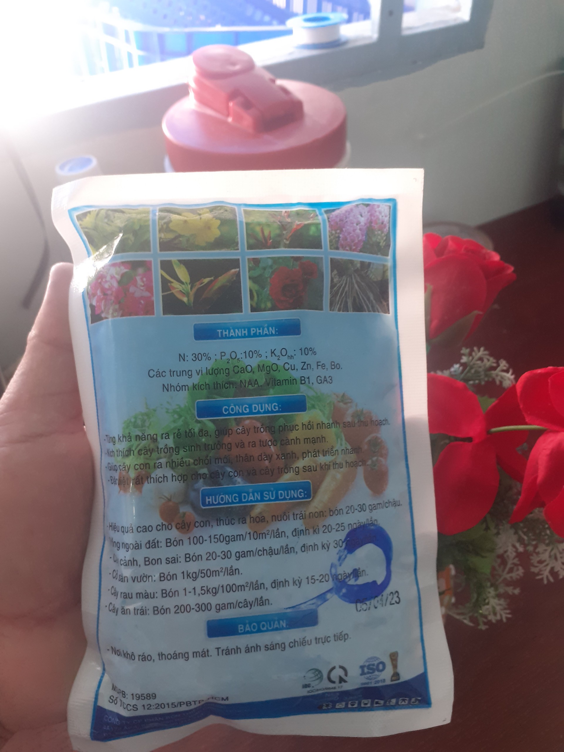 Gói 200gr N-P-K cao cấp chuyên dùng cho hoa – cây cảnh 30-10-10+TE Tan nhanh.