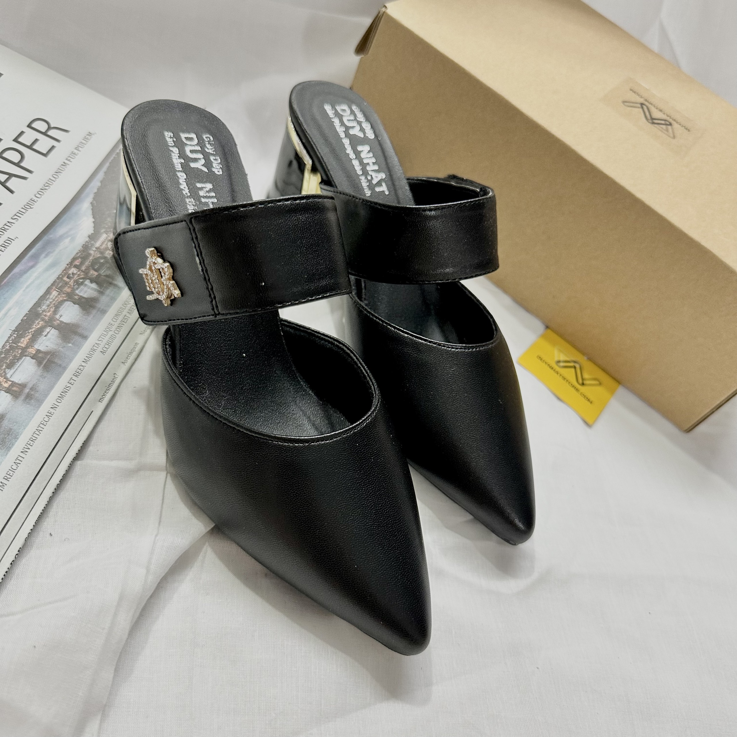 Dép Sục Cao Gót Bít Mũi Chéo Vuông 5cm Giày Duy Nhật Store Phối Da Mờ Thấp Đơn Giản Uzzang Size Lớn Đen Trắng Kem Khóa