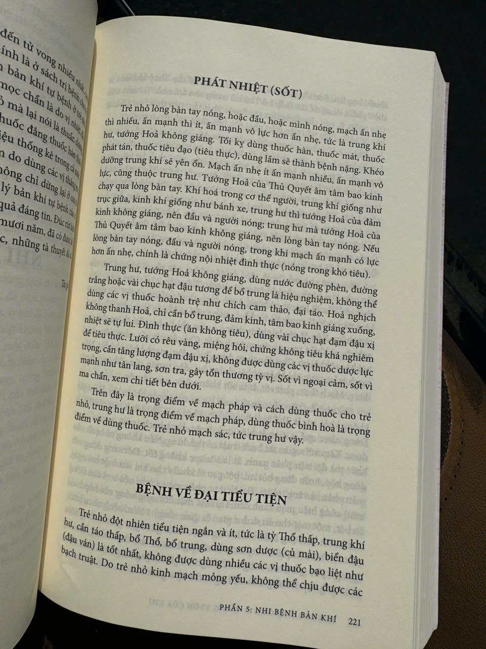 MINH TRIẾT ĐÔNG Y – VÒNG TRÒN CỦA KHÍ - Bành Tử Ích – Huy Hoàng
