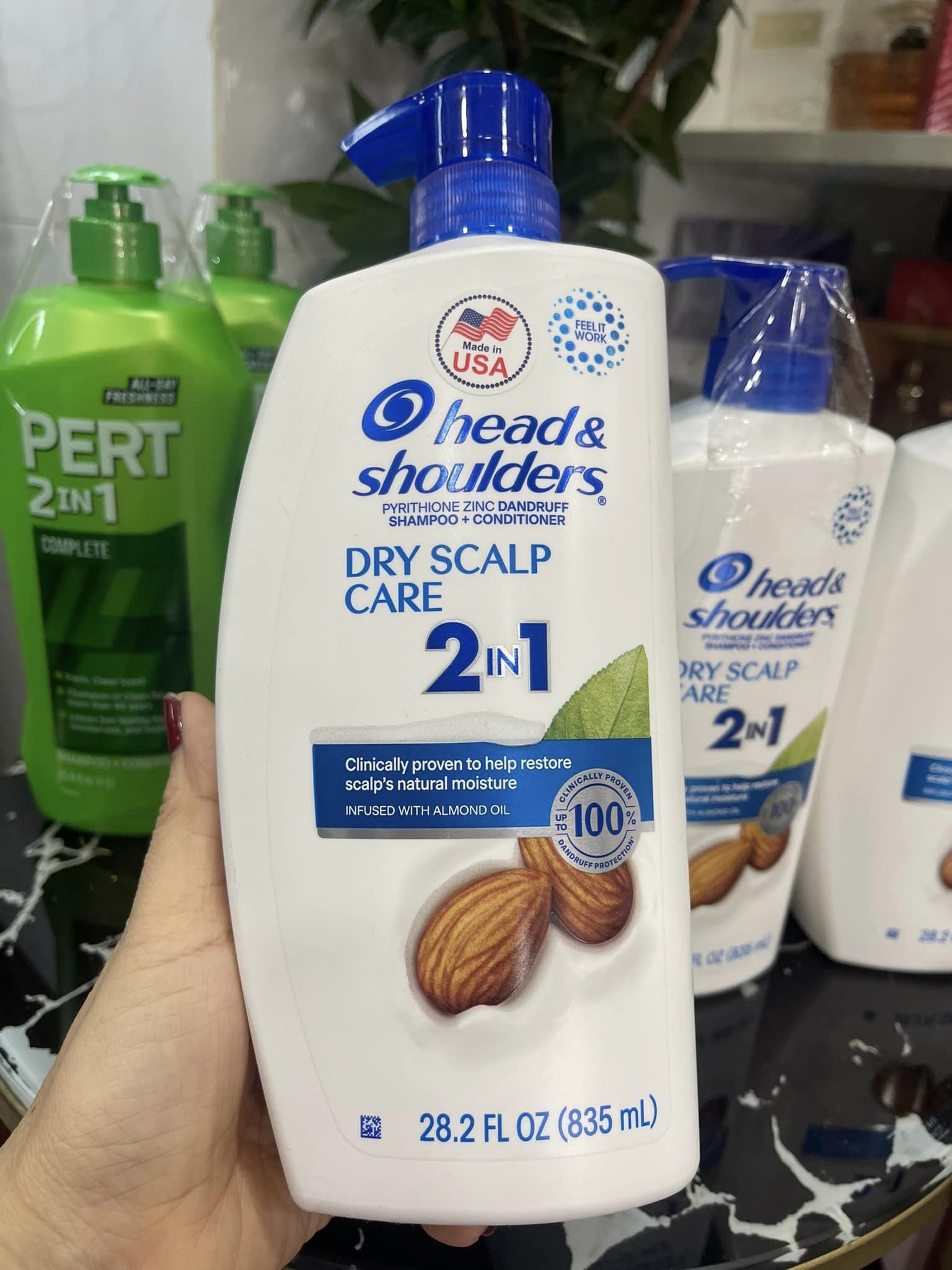 Dầu gội và xả 2IN1 Head&amp;Shoulders Dry Scalp Care (Hạnh Nhân) 835ml