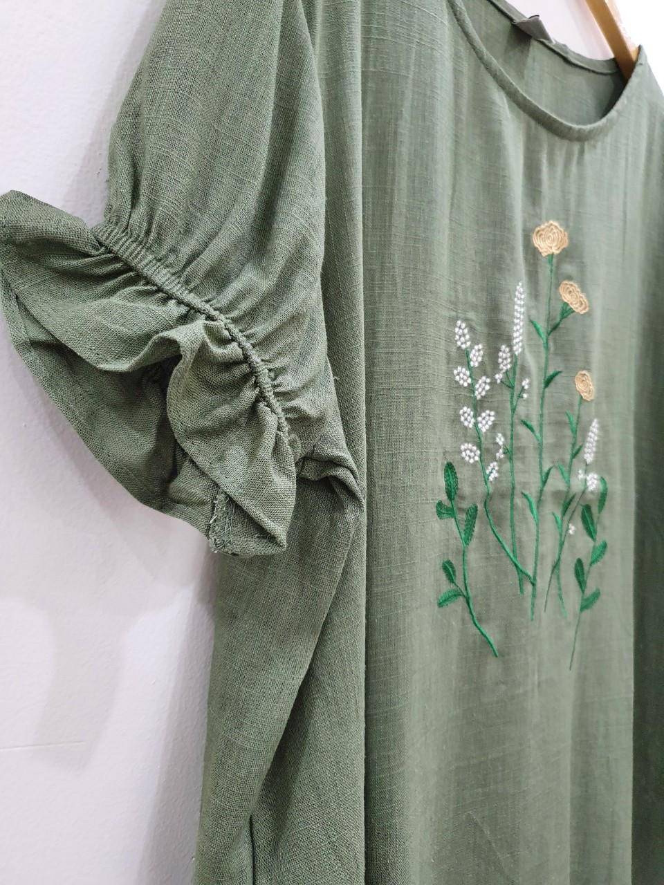 Áo Họa Tiết Thêu Hoa