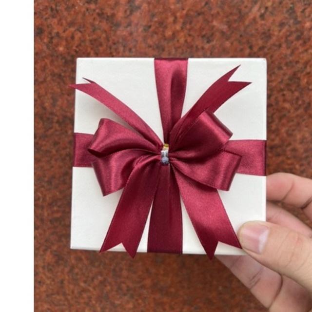 Hộp quà nhỏ xinh xắn, vuông 10 cao 5cm