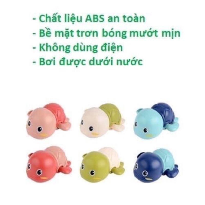 Côm bô 6 con rùa bơi cùng bé tắm