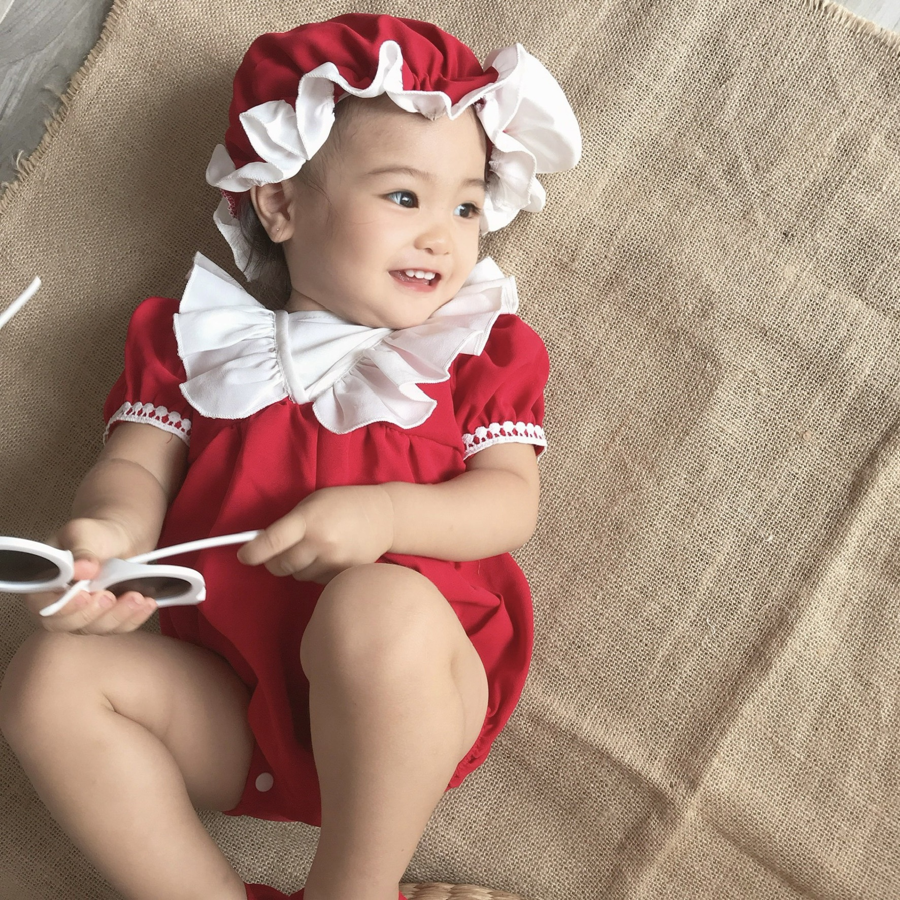 Body Đỏ Cổ Trắng Bé Gái 3 Đến 12kg, Bodysuit Chất Đũi Chun Mát Rượi