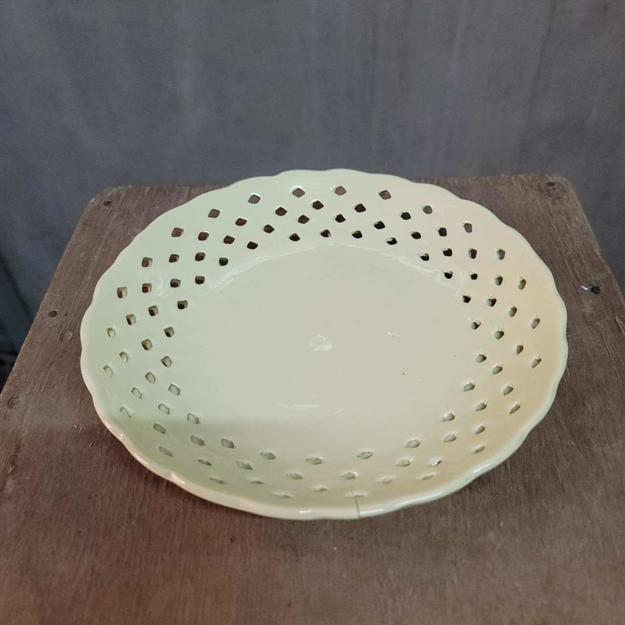 "Đĩa Bát Hương Men Vàng Lỗ Hoàng Gia"