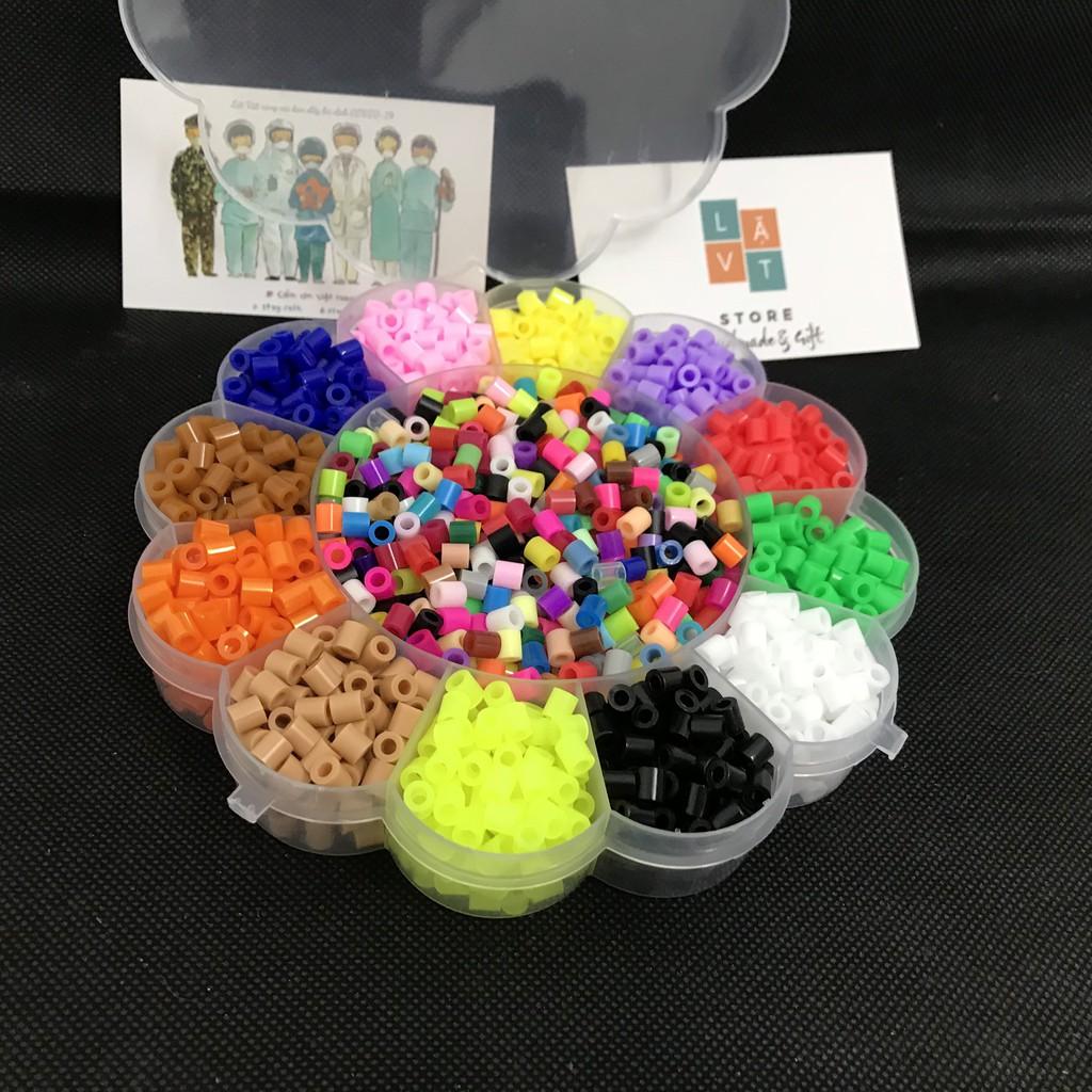 Bộ đồ chơi 2200 hạt nhựa 5mm cho bé để học màu, hâm beads, perler beads.